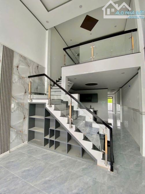 BẠN TÍNH Ở NHÀ THUÊ ĐẾN KHI NÀO  Nếu thuê nhà 1 tháng là 4 triệu,  thì 5 năm sẽ là: 5 năm - 5