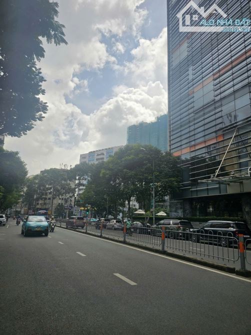 MT Nguyễn Cư Trinh, Q.1 (Đối diện KS Pullman) - DT: 4m x 15m - 4 Tầng Giá: 42 tỷ - 5
