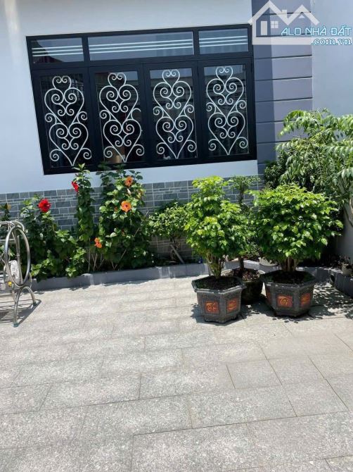 Bán nhà mới sân vườn hẻm oto Hương Lộ Ngọc Hiệp 208m2 ngang 8.2m giá 5.2 tỷ - 5