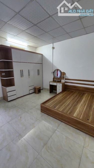 Bán nhà 2.5 tầng ngõ xe máy Hòa Đình, dt 75.8m2, mt 7.5m giá 5.6 tỷ - 5