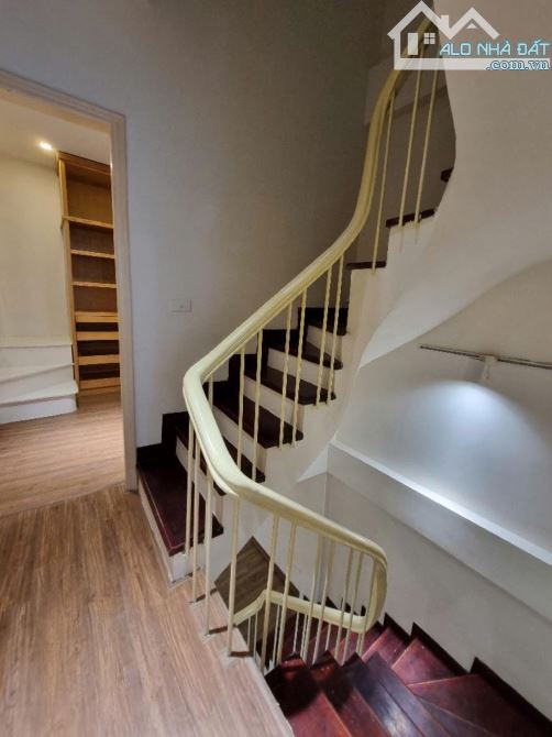 Bán nhà Ngọc lâm, Long Biên, đường rộng, oto tránh, nhà 3 tầng, 35m2, giá 10.5 tỷ - 5