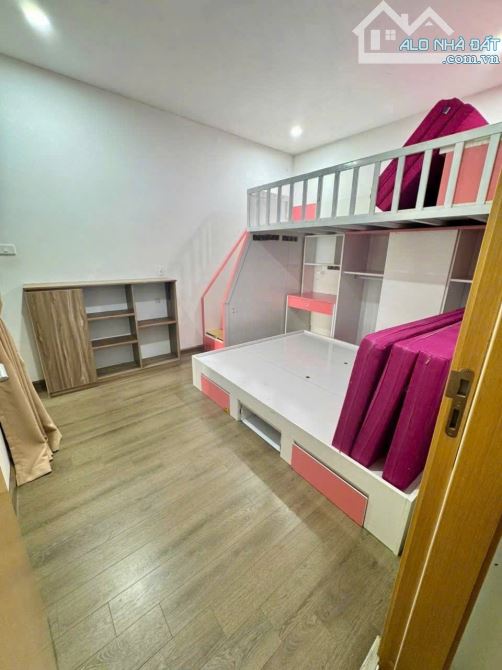 Bán nhà đẹp ngõ 1194 Đường Láng - DT 35m2- 5 tầng  - 3PN - MT 3,5m - Gía 8  tỷ . - 5