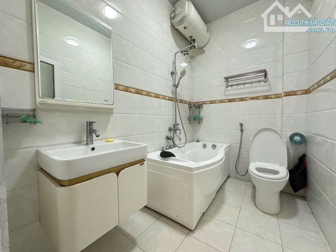 Nhà mặt đường Nguyễn Công Trứ - tuyến 2 Hàng Kênh - Hồ Sen, 58m2 - ngang 4.4m - 3 tầng - 5