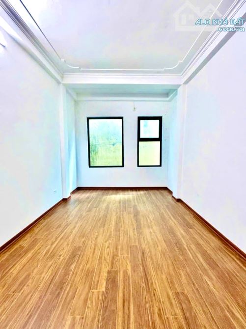 Bán nhà Giải Phóng 5 tầng nhỉnh 7 t.ỷ    - Nhà đẹp như mới , 10 m ra đường ô tô tránh - 5