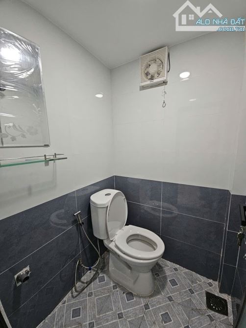 SÁT MẶT TIỀN HẺM NGANG 3.5 M  DIỆN TÍCH 23.5M2 ĐÚC BÊ TÔNG  Q4 HƠN 2 TỶ - 5