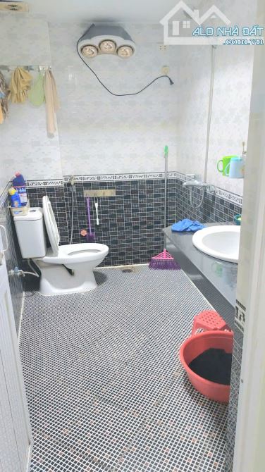 Bán nhà phố Đức Giang 50m2- 2 tầng- 5.5 tỷ dân xây, ô tô 7 chỗ đỗ cổng, ngõ thông - 5