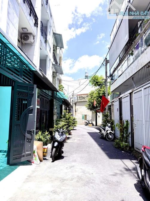 BÁN NHÀ HẺM XE HƠI NGAY CÔNG VIÊN LÀNG HOA - 51 M2 - 4 TẦNG - NHỈNH 6 TỶ - 5