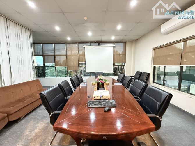 GIÁ SỐC- NHÀ XƯỞNG + VĂN PHÒNG 3 TẦNG – KCN TÂN TẠO 4.200M² (42x100) – GIÁ NHỈNH 100T - 5