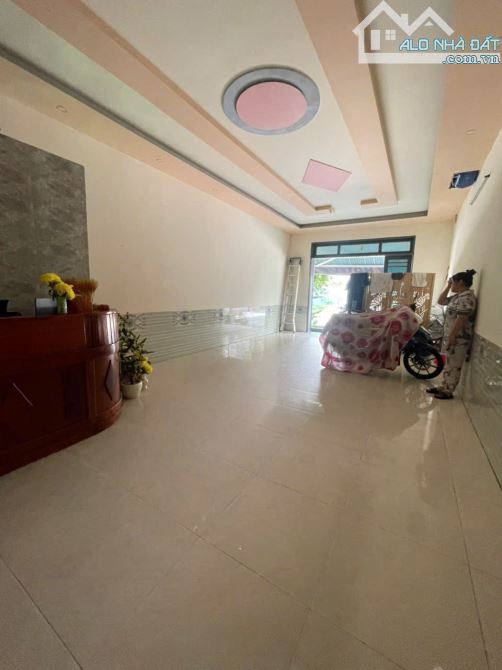 Bán khách sạn 1T2L 5x30m hoàn công, đường NA7 KDC Việt Sing p. Thuận Giao, thu 30tr/th - 6