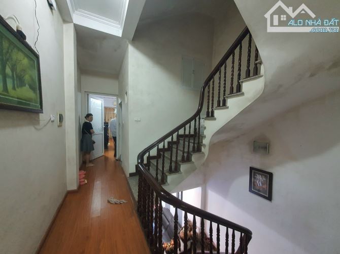 Bán nhà Ngọc lâm, Long Biên, đường rộng, oto tránh, nhà 3 tầng, 35m2, giá 10.5 tỷ - 6