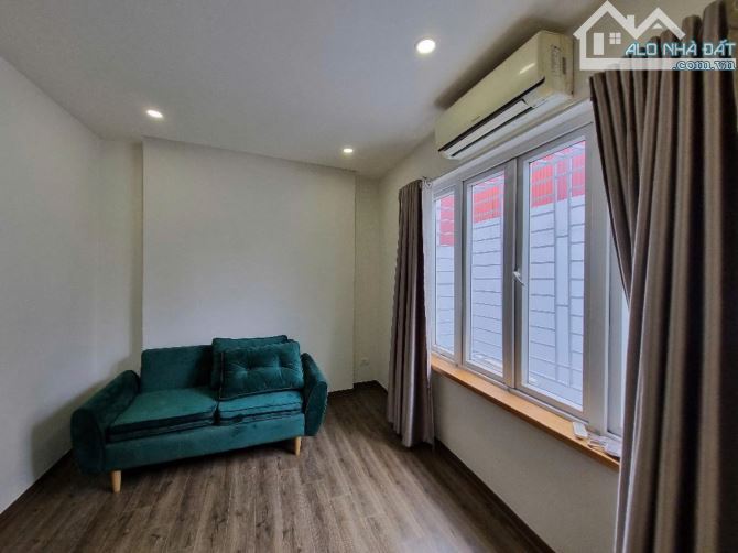 Bán nhà Ngọc lâm, Long Biên, đường rộng, oto tránh, nhà 3 tầng, 35m2, giá 10.5 tỷ - 6