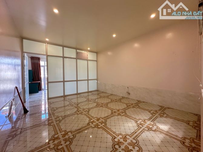 Nhà mặt đường Nguyễn Công Trứ - tuyến 2 Hàng Kênh - Hồ Sen, 58m2 - ngang 4.4m - 3 tầng - 6
