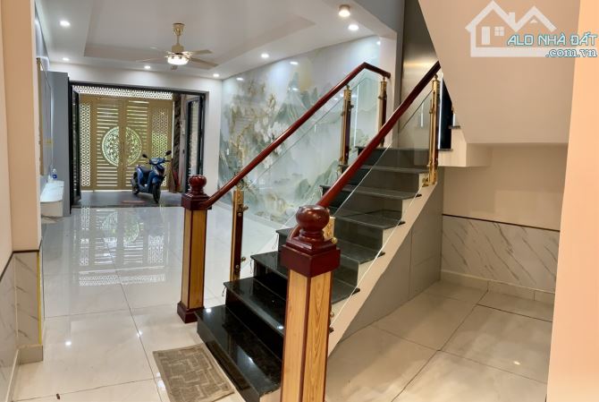 NHÀ Q8 P4 - 3.95 x 16.2 - 3 TẦNG ĐÚC THẬT - HẺM 4M XE HƠI ĐỖ CỬA - 3P RA PARC MALL. - 6