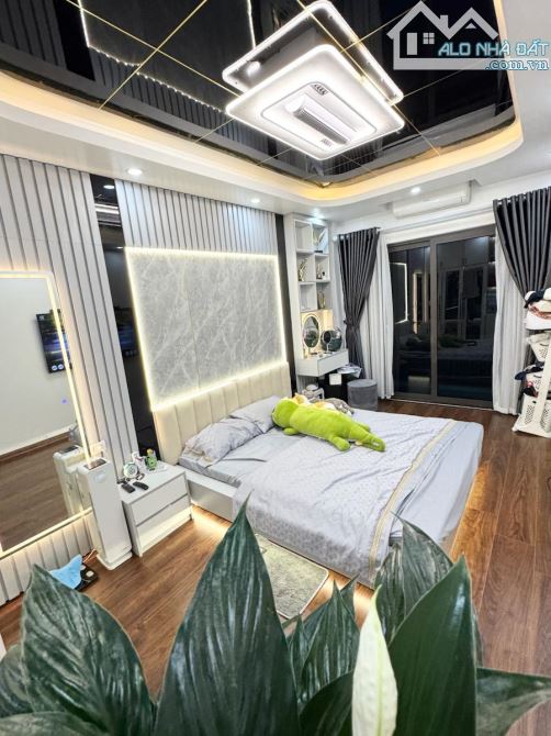 BÁN NHÀ HÀO NAM  3 MẶT 29/32m² x 4T x MT 5.5m – NHỈNH 8 TỶ - 6