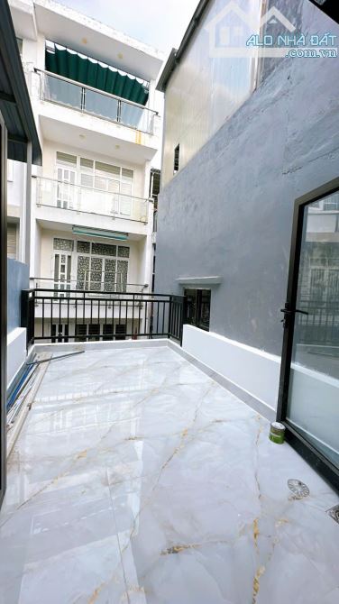 Nhà đẹp đường số - 3 tầng - 17.5m - Xe hơi đỗ cửa - Quận 4. - 6
