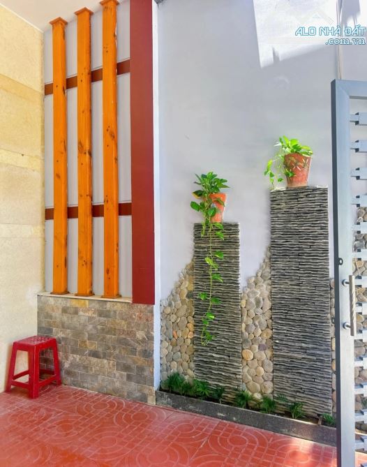 CỰC HIẾM _ BÁN NHÀ MẶT TIỀN  2 TẦNG NGUYỄN QUÝ ĐỨC _ 99M² [ NgAnG 5.5 m ] 3pn _ GIÁ: 6.2 - 7