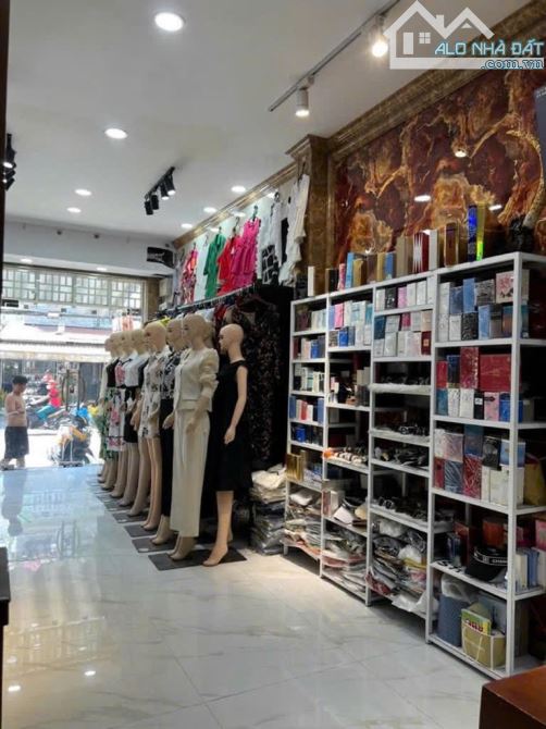 MẶT TIỀN GẦN CHỢ TÂN HƯƠNG - NGANG KHỦNG 6.1M - 2 TẦNG - GIÁ 12.X TỶ - 7