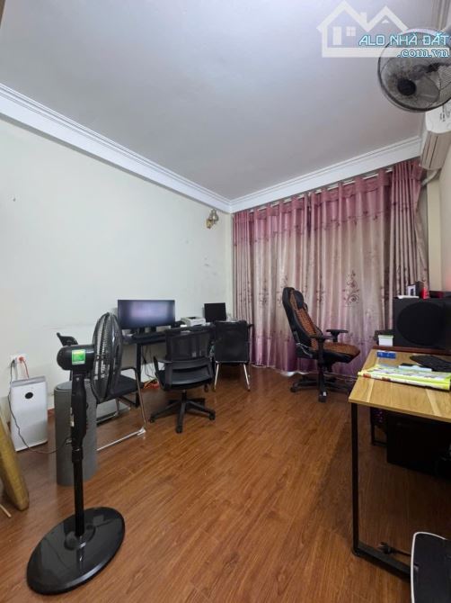Bán gấp nhà Phú Đô, Cách Phố 1 nhà, Ô tô 10m, DT 53m2 x 4 Tầng, Giá nhỉnh 11 tỷ - 7