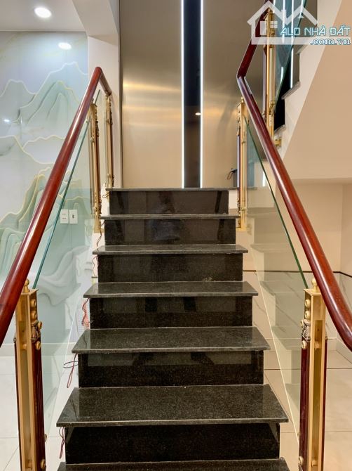 NHÀ Q8 P4 - 3.95 x 16.2 - 3 TẦNG ĐÚC THẬT - HẺM 4M XE HƠI ĐỖ CỬA - 3P RA PARC MALL. - 7