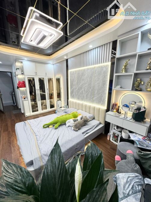 BÁN NHÀ HÀO NAM  3 MẶT 29/32m² x 4T x MT 5.5m – NHỈNH 8 TỶ - 7