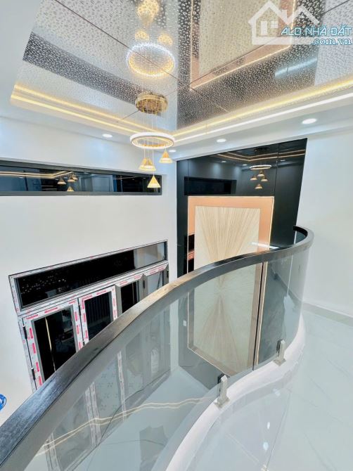BÁN GẤP NHÀ ĐẸP 4 TẤM KHU DÂN CƯ SIÊU PHẨM 3PN GIÁ 4 TỈ TÍ GIÁP Q1 - 7