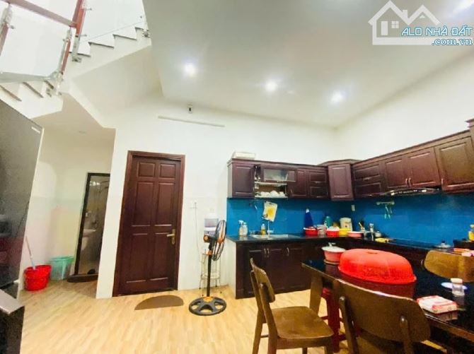Bán nhà 3 tầng mặt tiền Hải Phòng, 82m², trệt kinh doanh, trên phòng ngủ & gym đẹp, 13.7 - 8