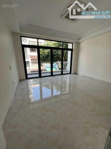 Top nhà xinh rẻ 8 x 20m 1 trệt 3 lầu Nguyễn Chí Thanh Q5 TP.HCM - 8