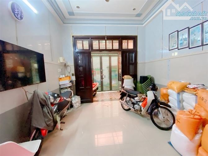 BÁ.N NHÀ HẺM XE HƠI - NGUYỄN CHÍ THANH - QUẬN 11 - 60M - 4 TẦNG 4PN - BTCT NHỈNH 12 TỶ - 8