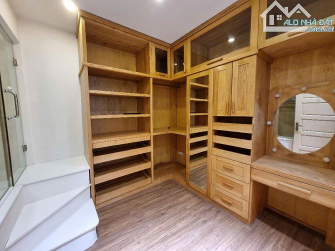 Bán nhà Ngọc lâm, Long Biên, đường rộng, oto tránh, nhà 3 tầng, 35m2, giá 10.5 tỷ - 8