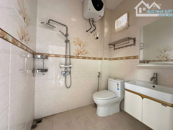 Nhà mặt đường Nguyễn Công Trứ - tuyến 2 Hàng Kênh - Hồ Sen, 58m2 - ngang 4.4m - 3 tầng - 8
