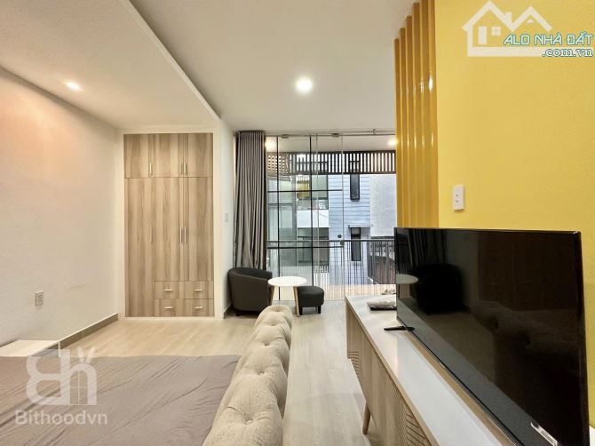 CỰC PHẨM STUDIO FULL NỘI THẤT BAN CÔNG NGAY QUẬN 1 - 8