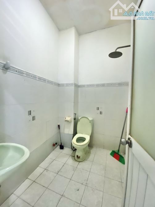 CHÍNH CHỦ 15 NĂM - 56M2 [4x14]- 3 TẦNG - NỞ HẬU - HẺM Ô TÔ THÔNG - GIÁP TÂN PHÚ - 8