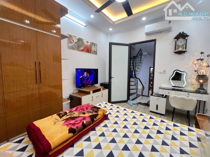 BÁN NHÀ PHÚC LỢI,  LONG BIÊN , DT 40M , 4 TẦNG , FULL NỘI THẤT,  Ô TÔ ĐỖ CỬA , NHỈNH 6 TỶ - 8