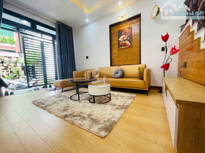 NHÀ 3 LẦU ĐƯỜNG LÝ THƯỜNG KIỆT TRUNG TÂM PHỐ CŨ BMT 5 TỶ - 8