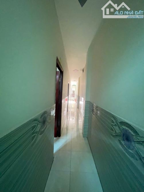 Bán khách sạn 1T2L 5x30m hoàn công, đường NA7 KDC Việt Sing p. Thuận Giao, thu 30tr/th - 9