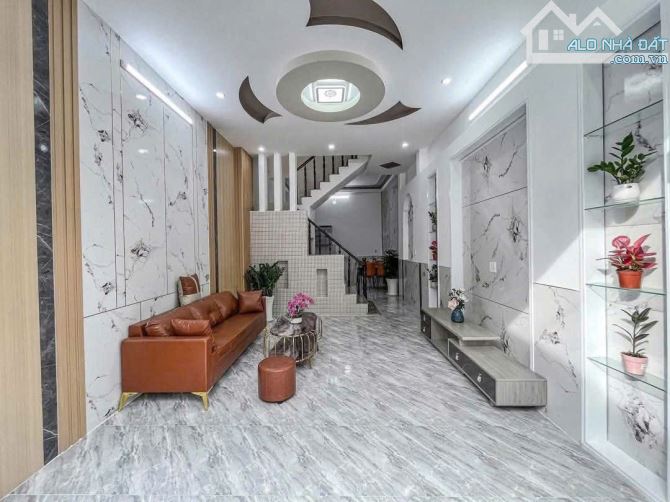 Bán nhà to 3 phòng ngủ giá mềm trong khu vực Thủ Đức gần Đại học Sư Phạm Kĩ Thuật - 9
