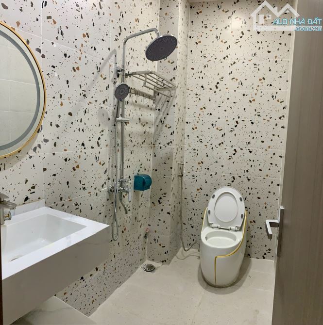 NHÀ Q8 P4 - 3.95 x 16.2 - 3 TẦNG ĐÚC THẬT - HẺM 4M XE HƠI ĐỖ CỬA - 3P RA PARC MALL. - 9