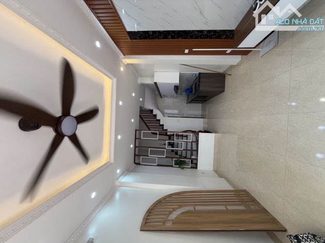 Bán nhà Việt Hưng 5 tầng mới kính koong, gần oto giá nhô 6 tỷ - 2
