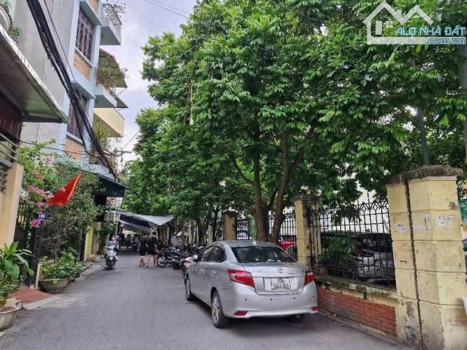 SIÊU PHẨM Ô TÔ ĐỖ GẦN, nhà phố Lê Trọng Tấn, Hà Đông, 43m 5 tầng nhỉnh 8 tỷ, CÓ TL.