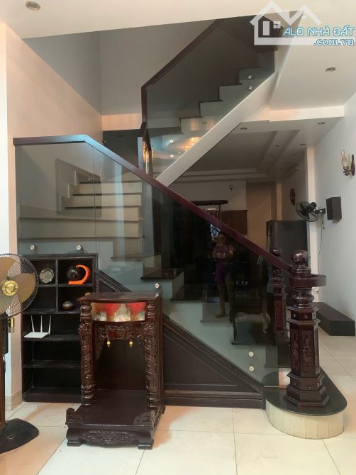 Cho thuê nhà 1 trệt 2 lầu full nội thất gần bệnh viện Shingmark, Long Bình Tân