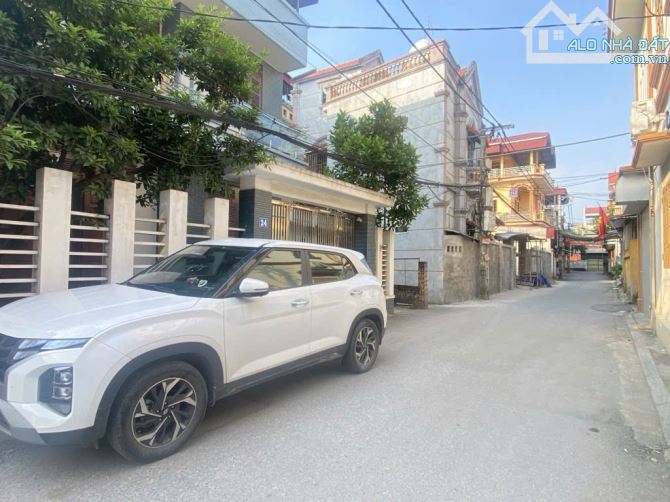 NHÀ DÂN XÂY 3 TẦNG - THÔN VÀNG – CỔ BI – GIA LÂM - VUÔNG VẮN VỊ TRÍ ĐẸP