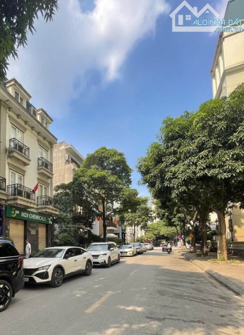 Biệt Thự MỸ ĐÌNH - Đẳng cấp thượng lưu - 3 thoáng - 194m² 4 tầng mặt tiền 9m - ô tô tránh