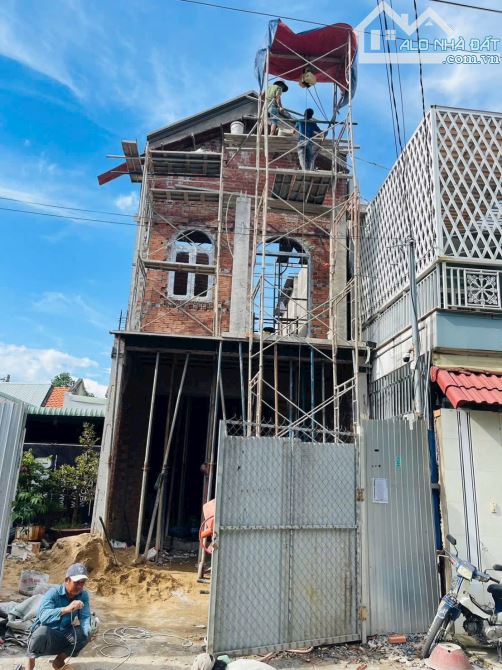 Bán nhà lầu sổ riêng 5x20m đường nhựa 8m gần chợ Trảng Dài giá 4,85 tỷ