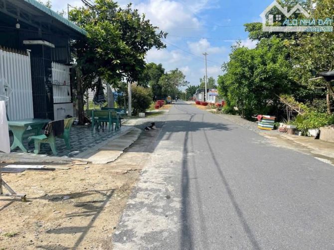 Đất bán xã Phước Vĩnh An cách Nguyễn Thị Lắng 300m 28x33 tổng 955m2 144m thổ cư