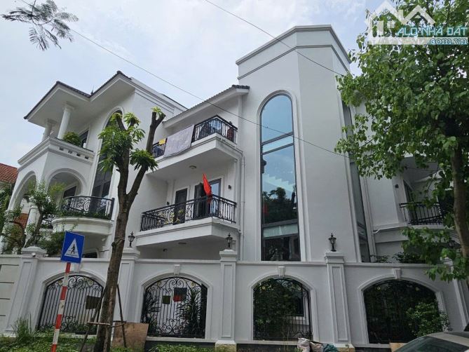 Nhà Chú Tuấn Bán gấp Biệt thự Văn Khê 180 m2 4 Tầng Giá 36 Tỷ
