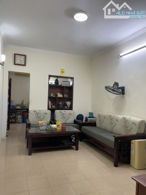 Bán căn hộ T2, tập thể Hà Thái, Phạm Văn Đồng, Từ Liêm 120m, 3 ngủ, giá 4.9 tỷ. Đẹp ở luôn