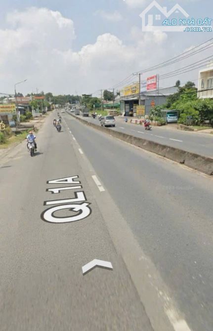 NP900 với 2,9 tỉ sở hữu nhà mặt tiền kinh doanh tấp nập ngày đêm