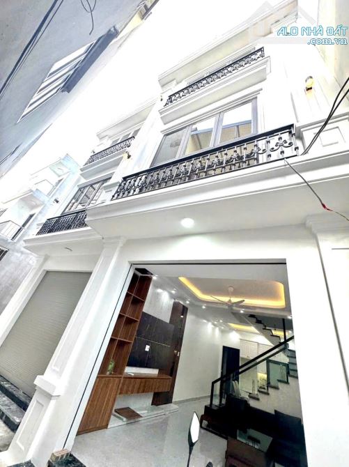 Bán nhà 3 tầng xây mới ngay ngã tư Phương Lưu - Bùi Thị Tự Nhiên