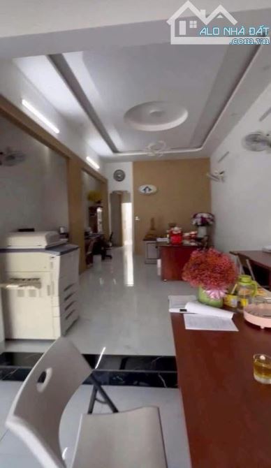 BÁN NHÀ MẶT TIỀN ĐƯỜNG HUỲNH THÚC KHÁNG - DT:5*18m - giá:5,5 tỷ