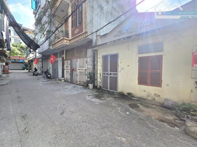NHÀ CẤP 4 LÔ MẬU LƯƠNG, MẶT NGÕ Ô TÔ TRÁNH, KINH DOANH ĐỈNH, SÁT PHỐ 61M2 GIÁ HƠN 11 TỶ